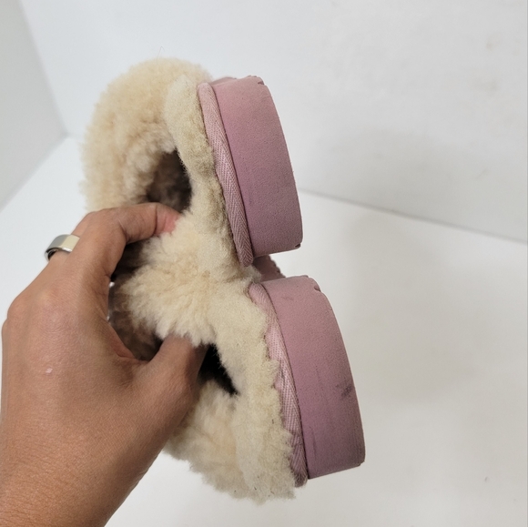 Ugg Slippers Kids Pink Size 11 Leather - Picture 7 of 9